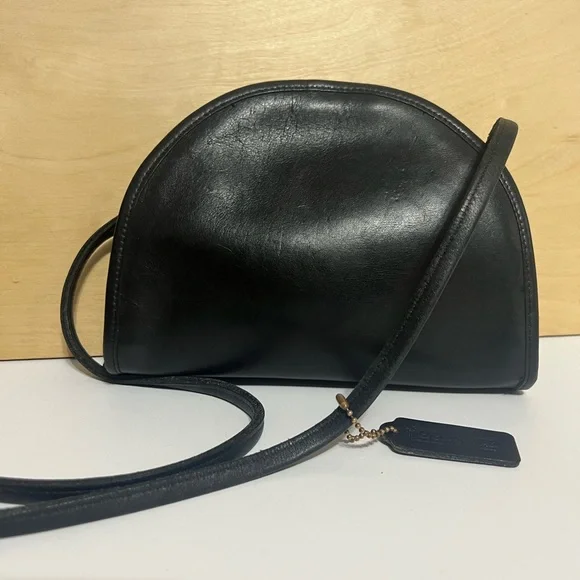 Coach vintage Black Leather Crossbody Bag made in USA1015-217